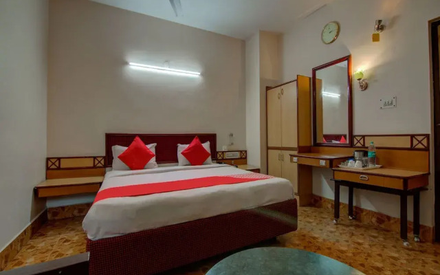 OYO 14670 Saaket Residency