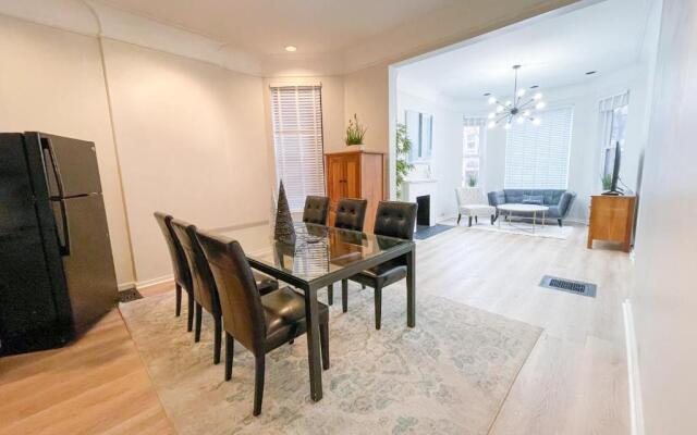 Wrigleyville Friends Unit - 5bdrm