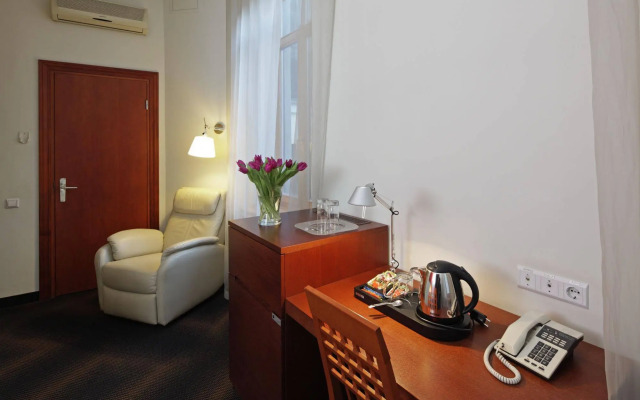 Rixwell Centra Hotel