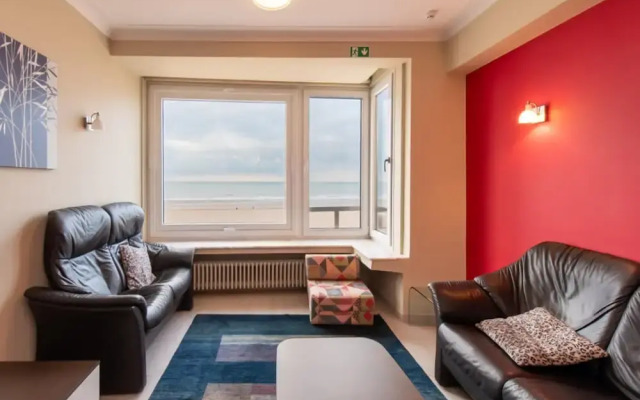 Apartment With Frontal sea View