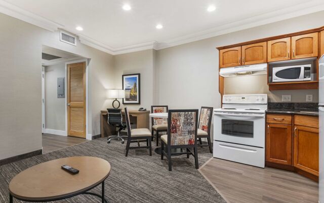 Best Western Plus Kelowna Hotel & Suites