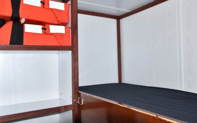 Comfortable Boat in Groningen With Barbecue