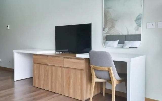 Saoirse at Lake View Residence