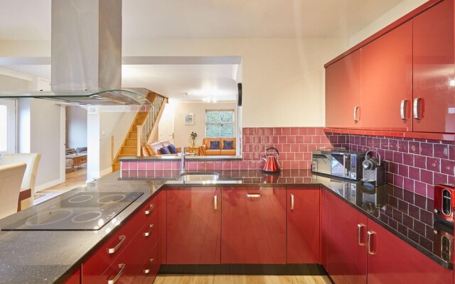 Host Stay Holmedene