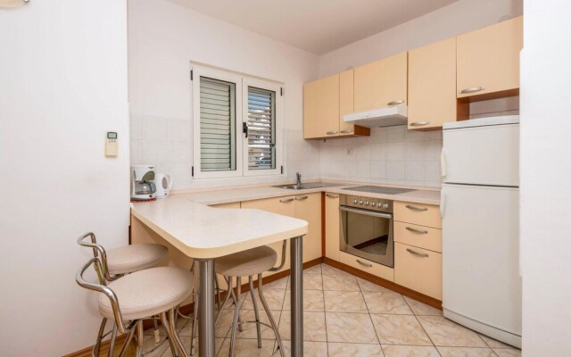 Nice Home in Makarska With Wifi and 2 Bedrooms