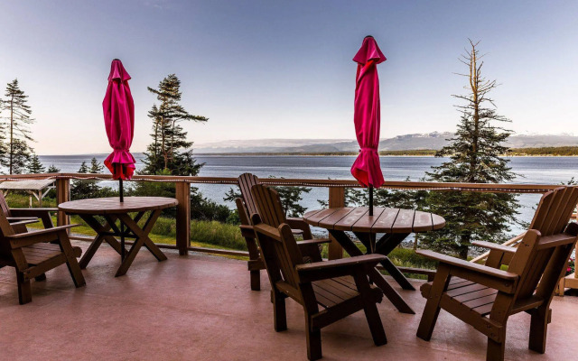 Tsa-Kwa-Luten Lodge