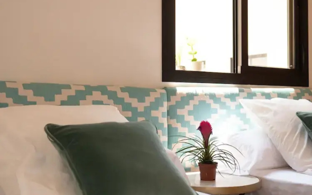Stylish Apartment in downtown with Pool