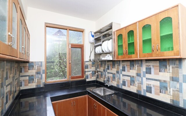 OYO 13697 Home Exotic Hill View Studio Naggar Road