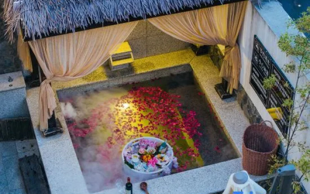Big House Hot Spring Courtyard Hotel