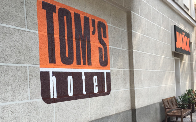 Tom's Hotel