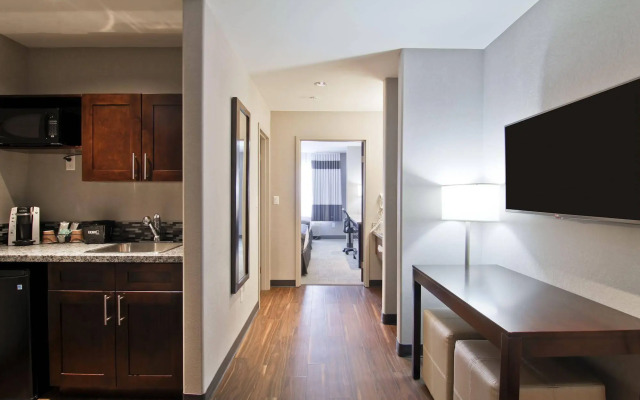 Home Inn and Suites Regina Airport