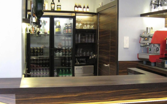 Crestfield Hotel