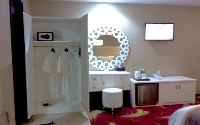 Travellers Hotel Phinisi