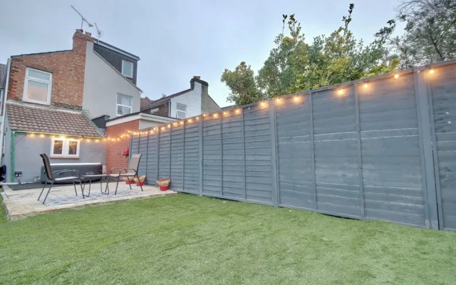 Southsea 5 Bed House - Hot Tub-Sleeps 10
