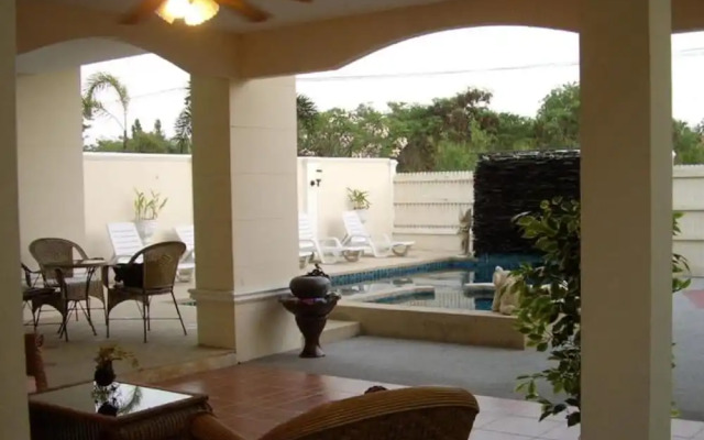 4 Bedroom Villa Private Pool Central Pattaya 15 min Away