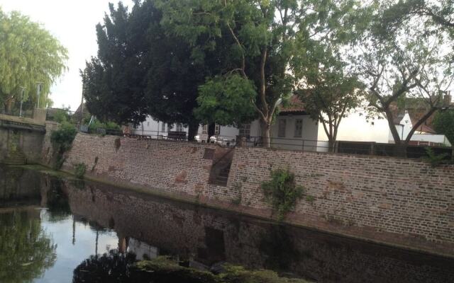 Riverside Mews