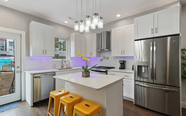 Luxury Roofdeck Retreat 4-bdrm Near Penn Chop