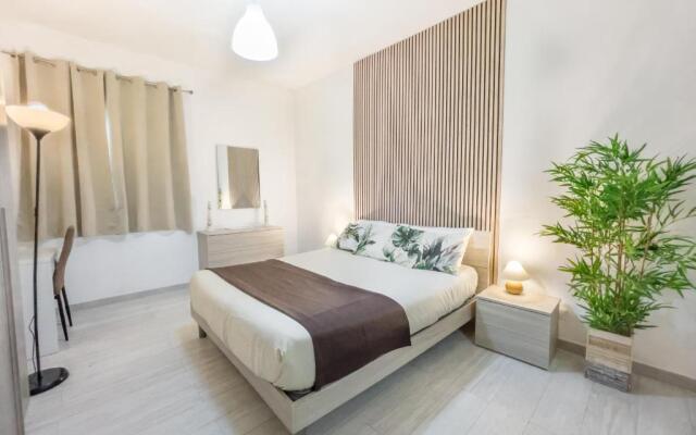 Demetra Seafront Apartment - Parking & Pool