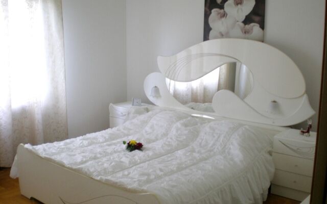 Villa With 3 Bedrooms in Umag, With Private Pool, Enclosed Garden and