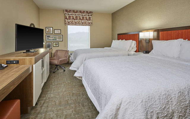 Hampton Inn & Suites Roseburg