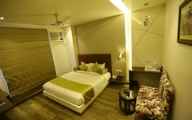 OYO 9319 Hotel Gurveer Royal
