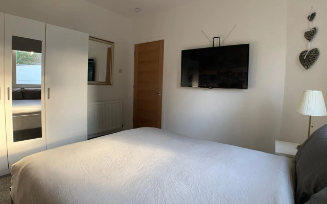 Maria- Bright and Modern City Center Apartment .