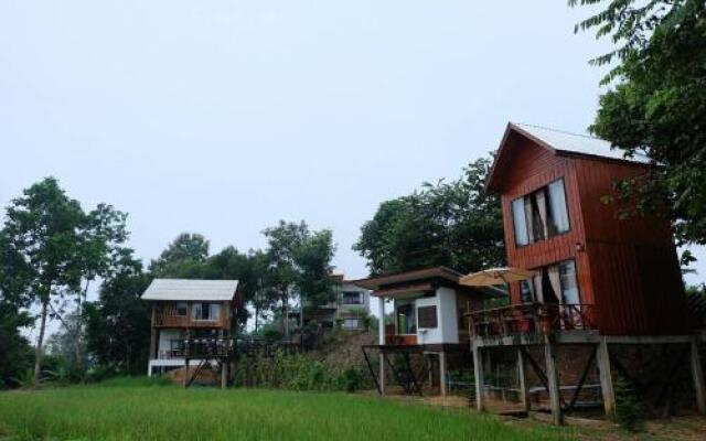 Earth House Pua