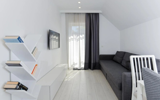 Apartment Amber White