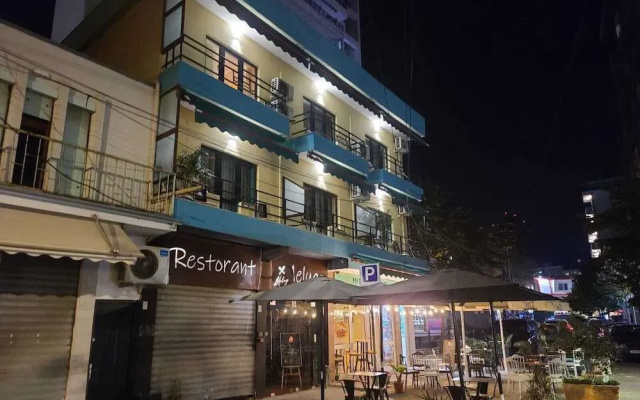 My Rooms Hotel & Bar