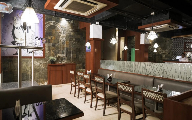Hotel Monarch Guestline in MIDC Rabale, Navi Mumbai