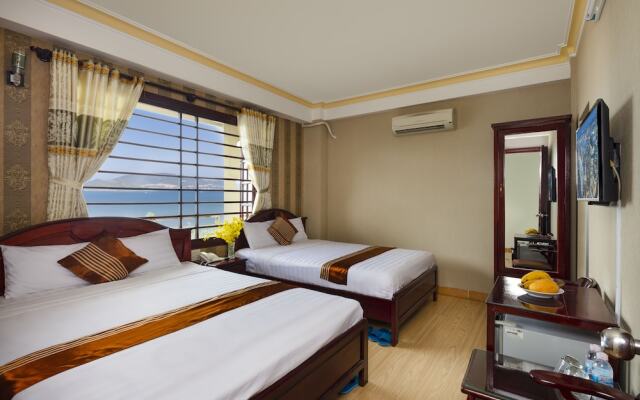 Holiday Hotel