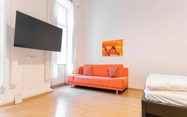 Cozy 2BR Apt With Great Connectivity