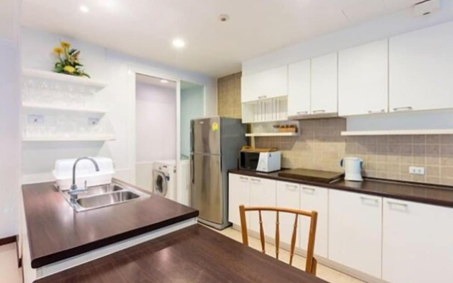 Baan San Ploen Condominium by Renvio