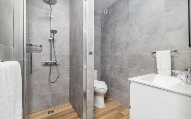Serene Designer Gem Walk to Beach Strip Pool