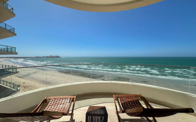 5BR Beachfront Luxury Condo