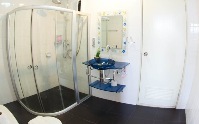 Luna Guesthouse and Travel