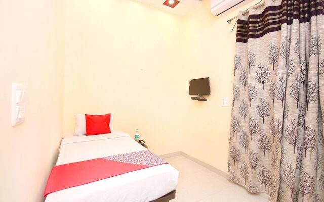 OYO 37809 Hotel Royal Lifestyle