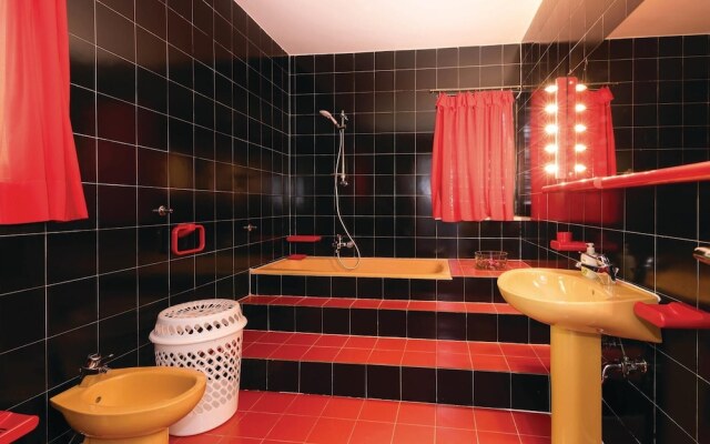Amazing Home in Klimno With Wifi and 5 Bedrooms