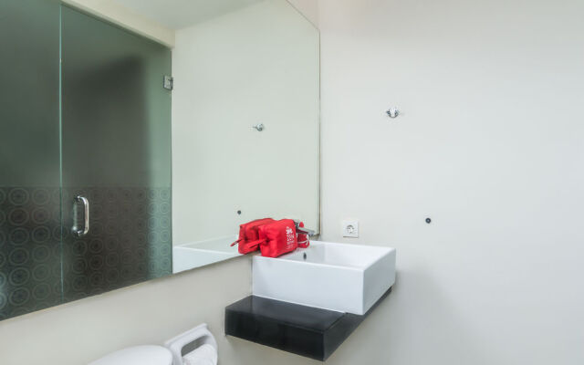 ZEN Rooms Kuta Sentral Parkir 2