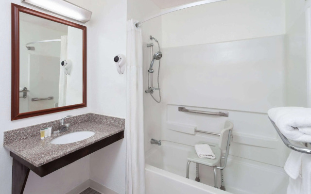 Super 8 by Wyndham Romeoville Bolingbrook