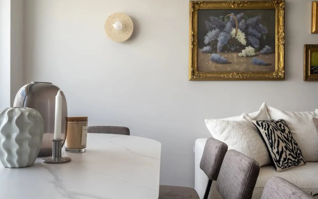 Views of all the Palaces 2BR Stunner