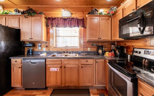 SmokyStays Bears Den Cabin