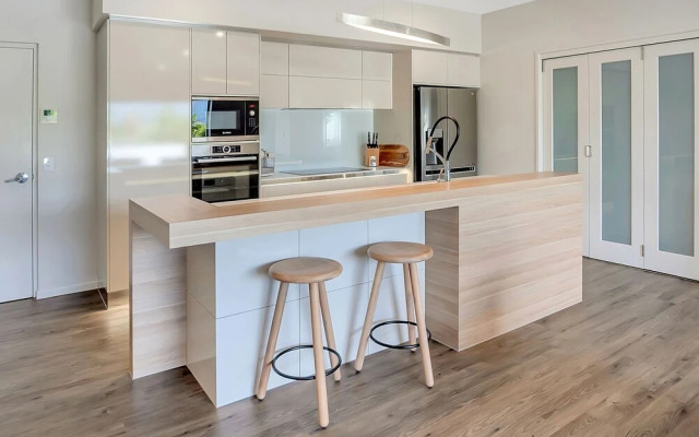 Superior Luxury Apartment in the City Life on Lake 19