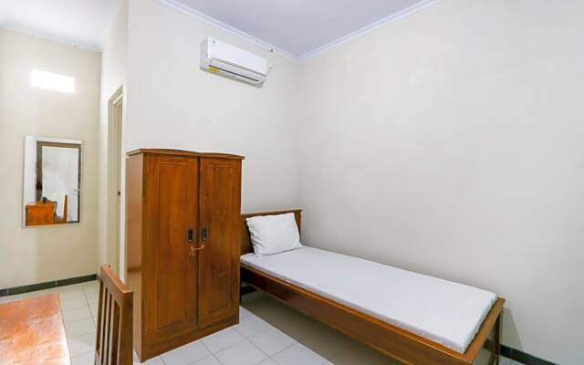OYO 3187 Kost Putri Bu Chris