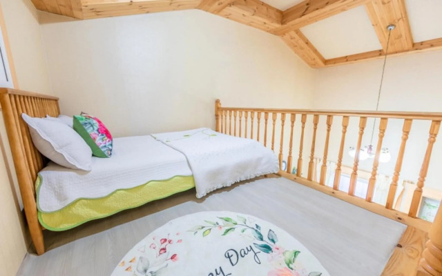 Gurye Jeonmangjoeunjip Pension