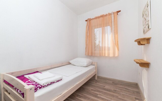 Amazing Home in Kastel Stafilic With 3 Bedrooms and Wifi