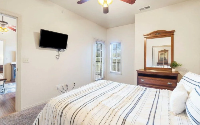 T Time Getaway - Overlooking Golf Views!