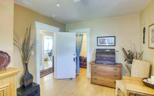 Algoma Victorian - Steps to Lake Michigan!