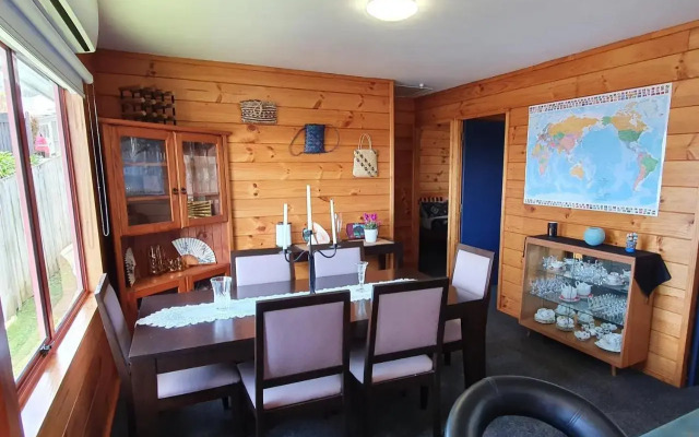 Pohutukawa Lodge by Orewa Beach