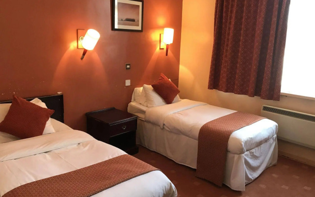 The Royal Victoria & Bull Hotel